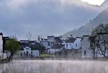 NG南宫体育：42岁黄圣依跑马拉松，高马尾配短裙，站在赵雅芝身边像20岁.